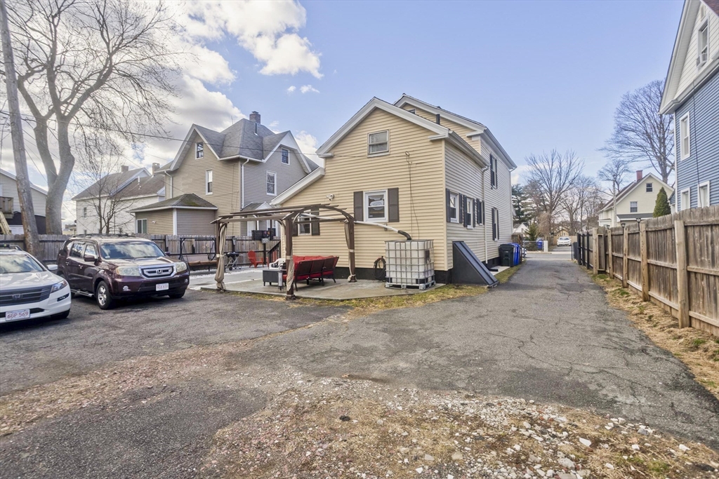15 Florida Street Springfield, MA 01109 - Photo 4 of 38