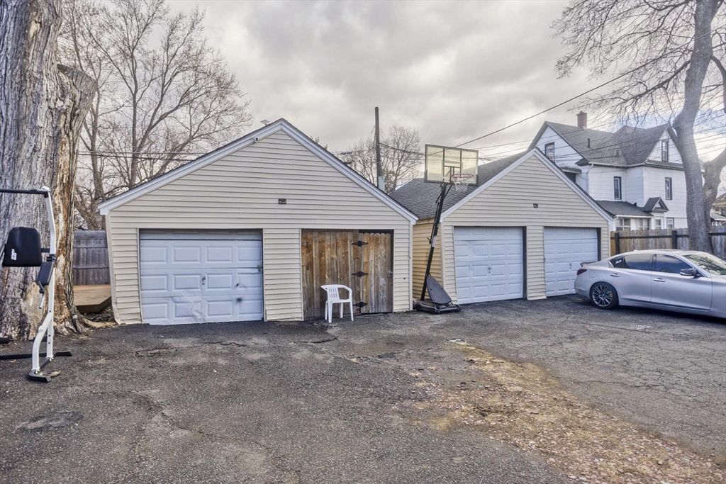 15 Florida Street Springfield, MA 01109 - Photo 7 of 38