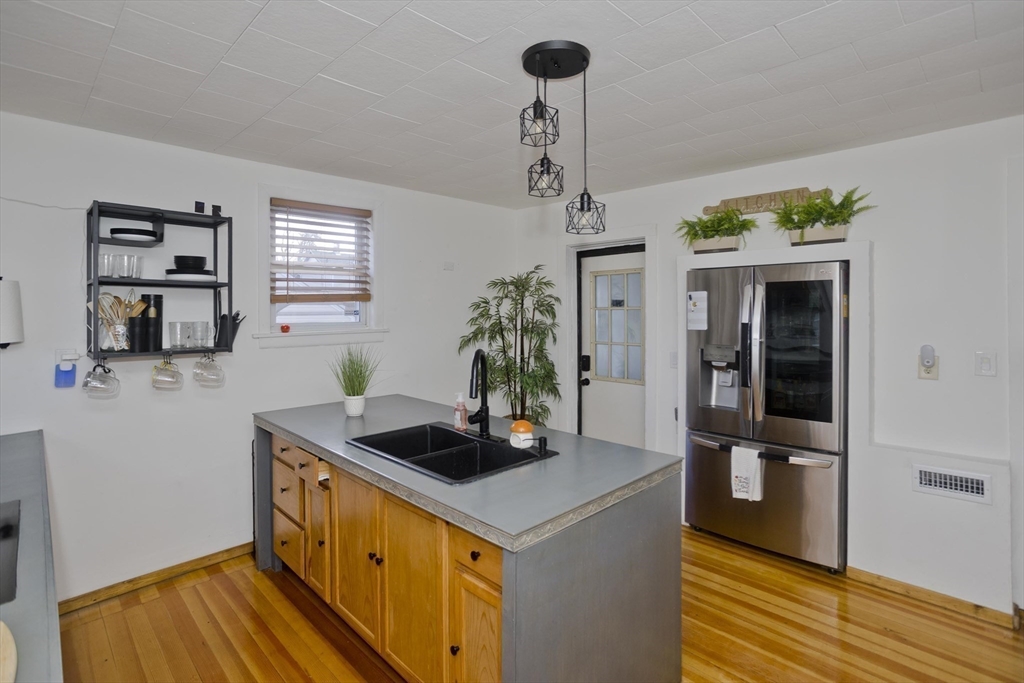 15 Florida Street Springfield, MA 01109 - Photo 10 of 38