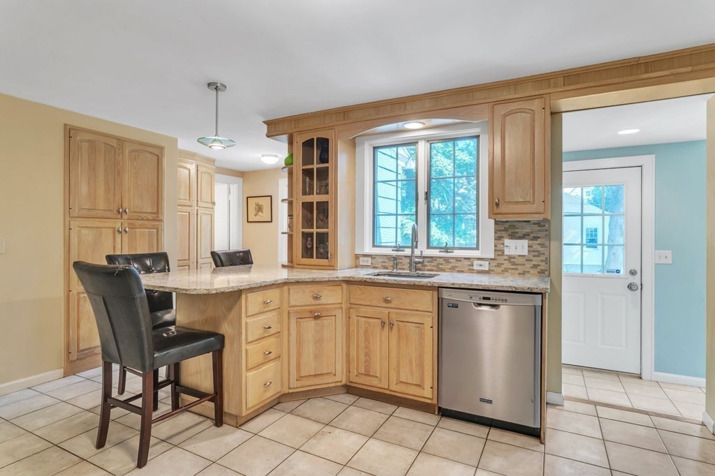 76 Meadowbrook Road Longmeadow, MA 01106 - Photo 14 of 42 Gallery Image 14