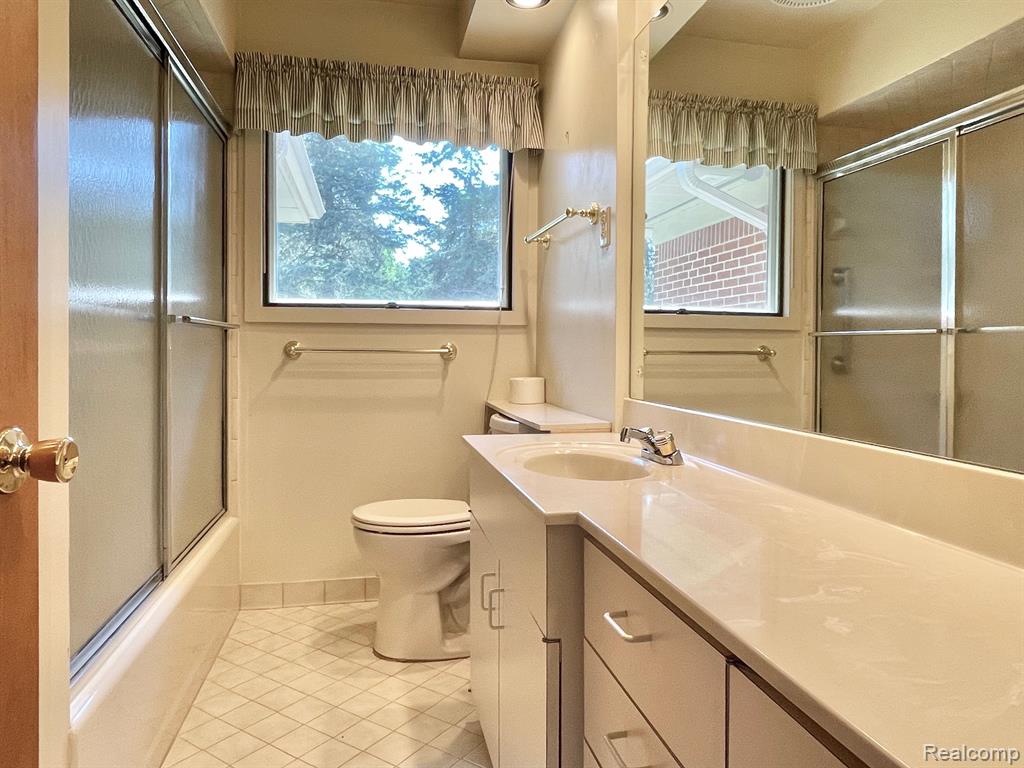 5603 North Rochester Road Rochester, MI 48306 - Photo 17 of 19