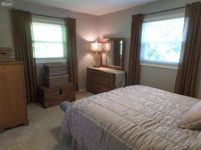 5372 North Georgetown Road Grand Blanc, MI 48439 - Photo 19 of 28 21201496-18.JPG