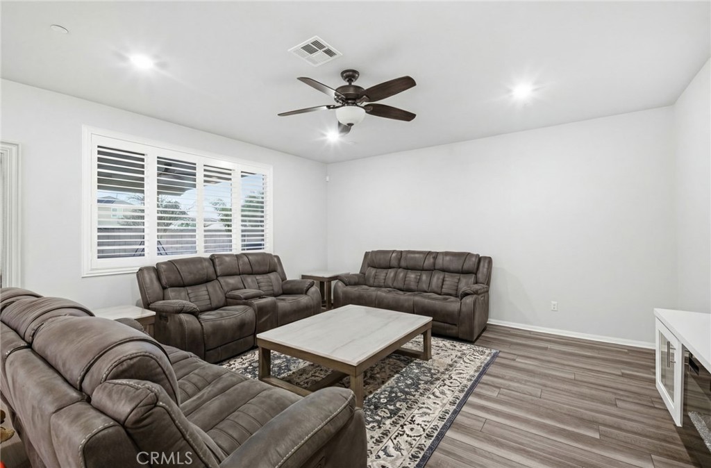 24703 Lightning Way Moreno Valley, CA 92551 - Photo 15 of 51