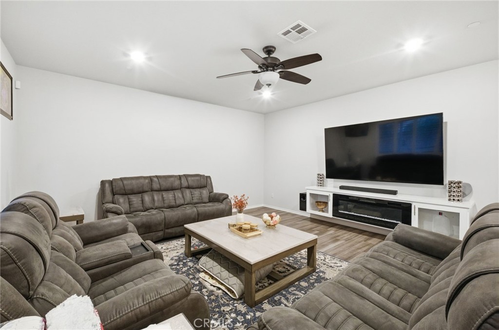 24703 Lightning Way Moreno Valley, CA 92551 - Photo 17 of 51