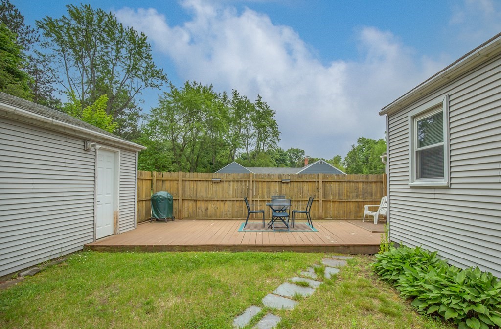 93 Aldrew Terrace Springfield, MA 01119 - Photo 25 of 35
