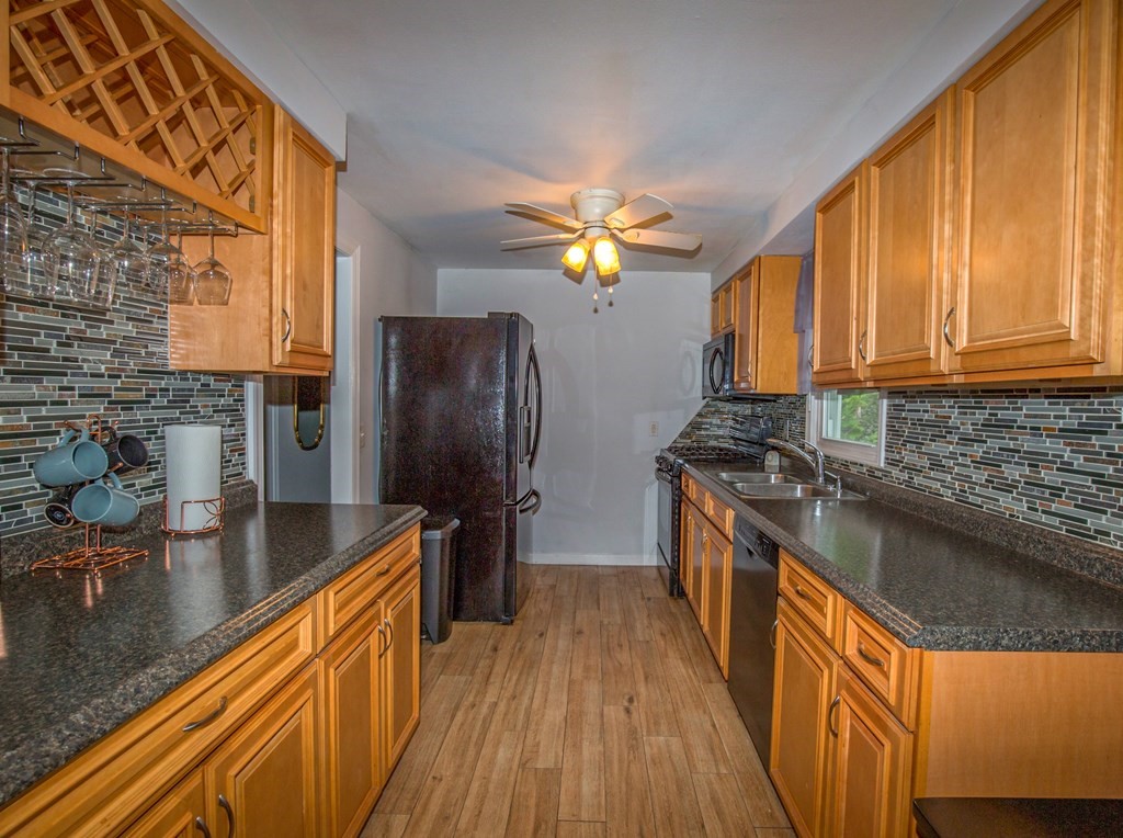 93 Aldrew Terrace Springfield, MA 01119 - Photo 5 of 35