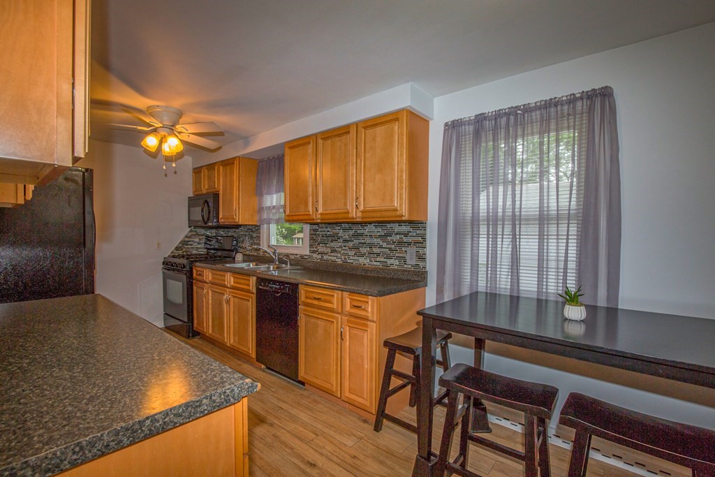 93 Aldrew Terrace Springfield, MA 01119 - Photo 6 of 35