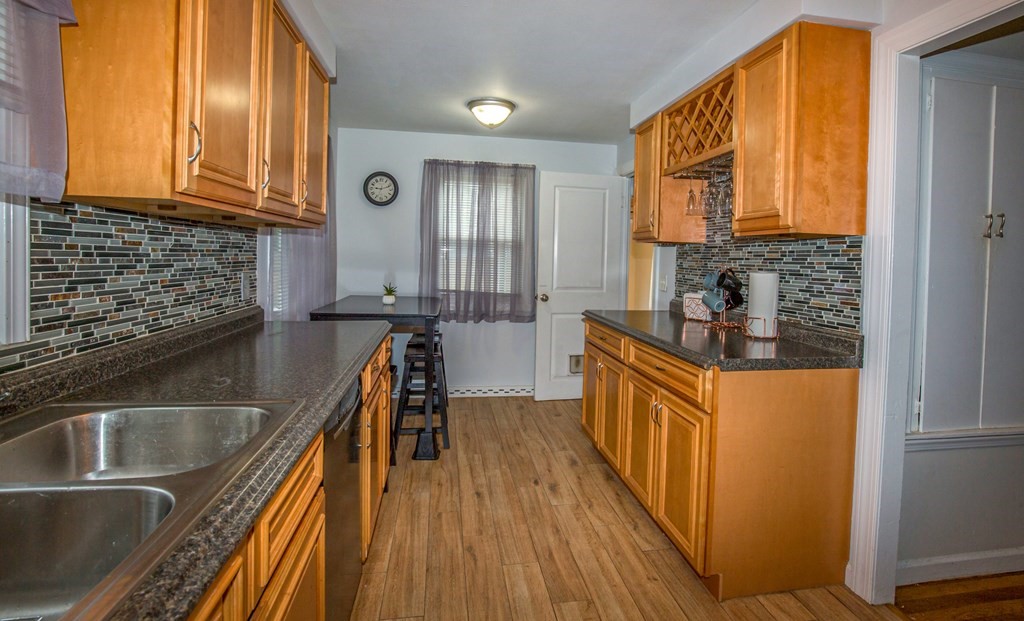 93 Aldrew Terrace Springfield, MA 01119 - Photo 7 of 35