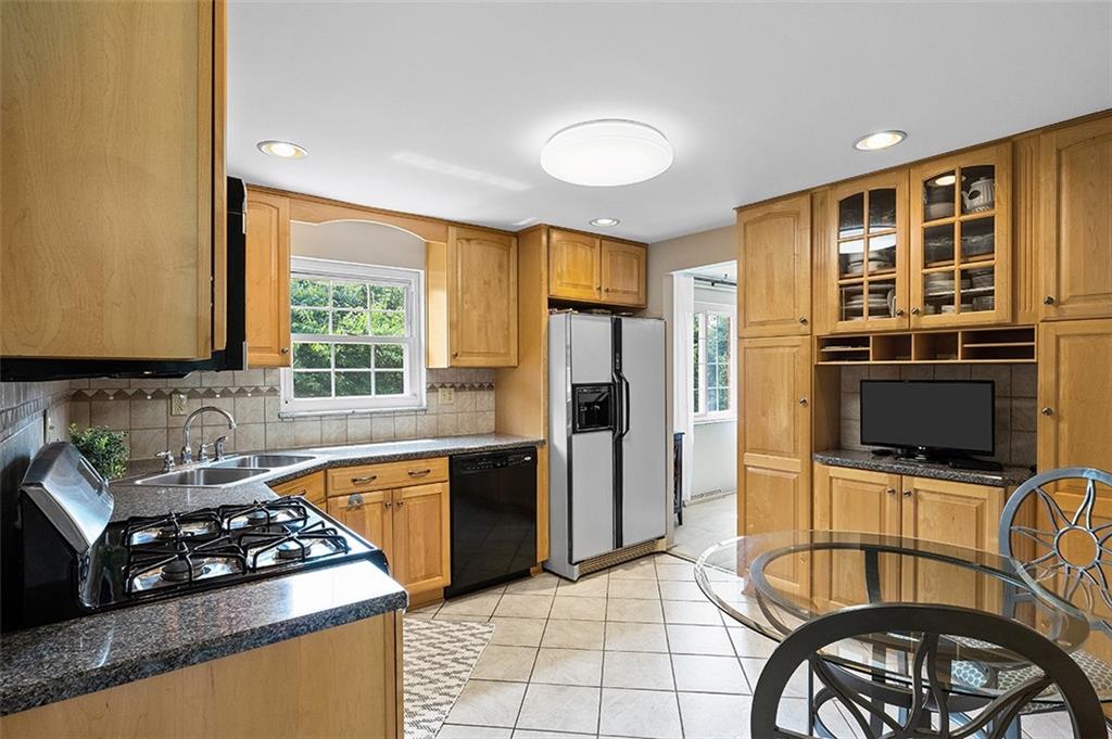 115 Cherrytree Road Carnegie, PA 15106 - Photo 12 of 25 Gallery Image 12