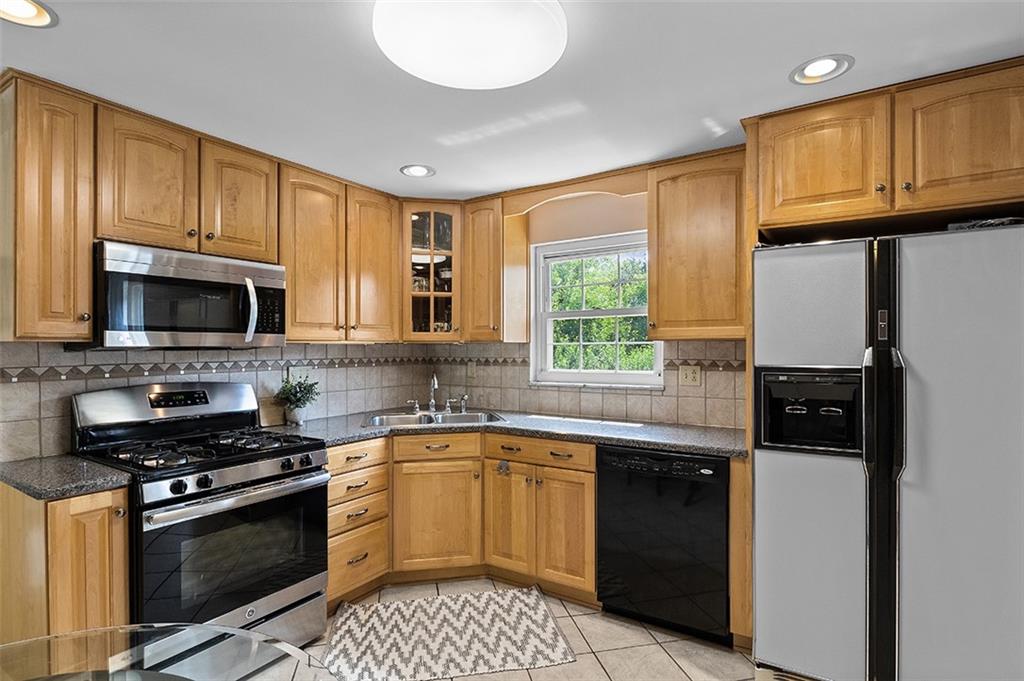 115 Cherrytree Road Carnegie, PA 15106 - Photo 13 of 25 Gallery Image 13