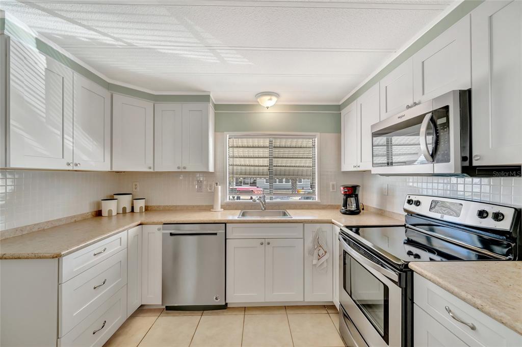 110 East St Lucia Loop Apollo Beach, FL 33572 - Photo 7 of 39