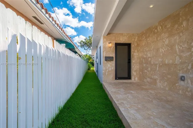 $6,250 | 2625 Southwest 32nd Court, Unit 2625, Miami, FL 33133