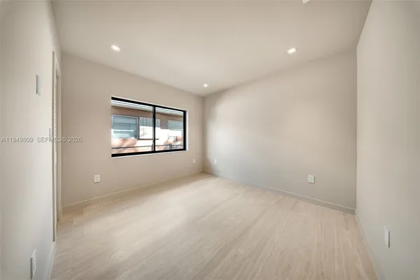 $5,700 | 2625 Southwest 32nd Court, Unit 2625, Miami, FL 33133