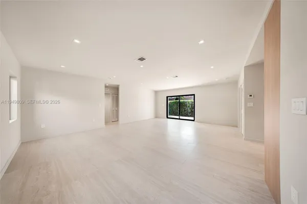 $5,700 | 2625 Southwest 32nd Court, Unit 2625, Miami, FL 33133
