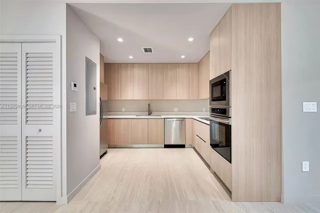 $6,250 | 2625 Southwest 32nd Court, Unit 2625, Miami, FL 33133