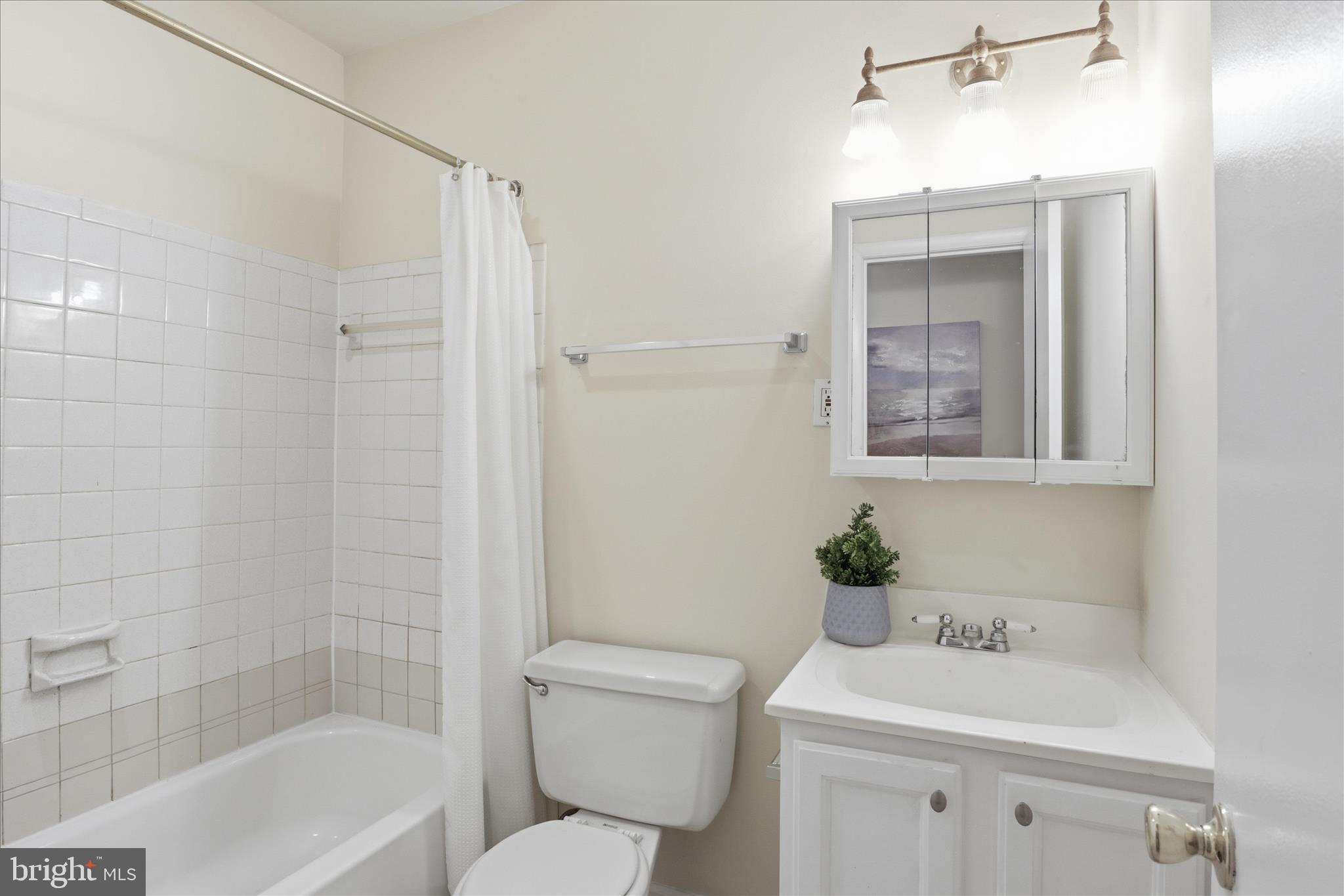 122 Bates Street Northwest Washington, DC 20001 - Photo 13 of 76