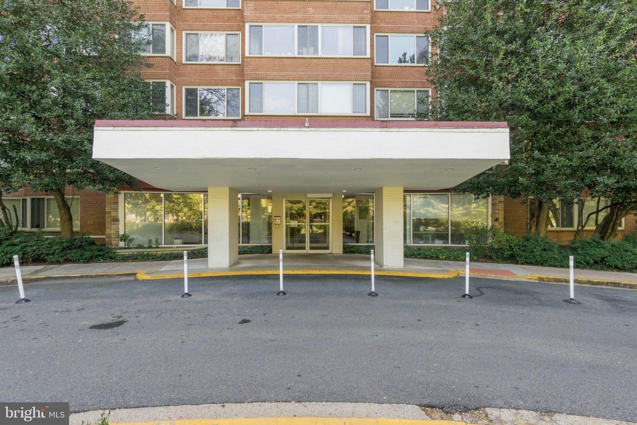 4000 Tunlaw Road Northwest, Unit 923 Washington, DC 20007 - Photo 30 of 32 Building Entrance
