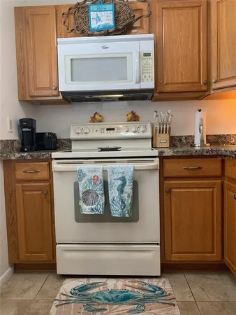 $2,700 | 10004 Cortez Road West, Unit 102, Bradenton, FL 34210