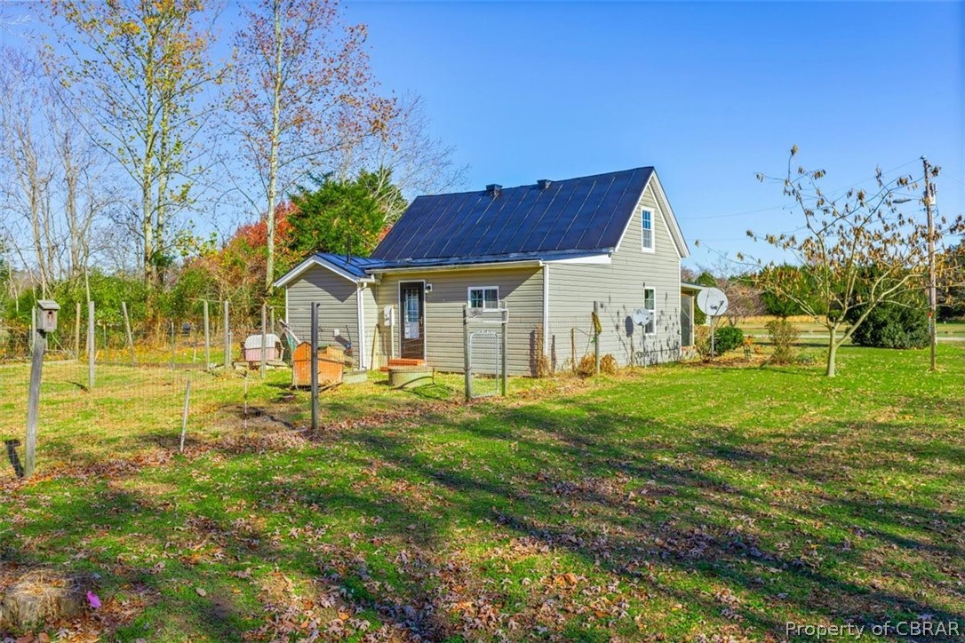 1665 Kates Neck Road Locust Hill, VA 23092 - Photo 9 of 39