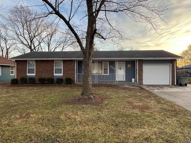 $1,200 | 2313 West 9th Avenue, Emporia, KS 66801