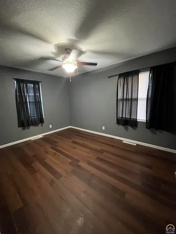 $1,200 | 2313 West 9th Avenue, Emporia, KS 66801