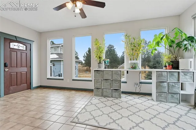 a view of livingroom with furniture