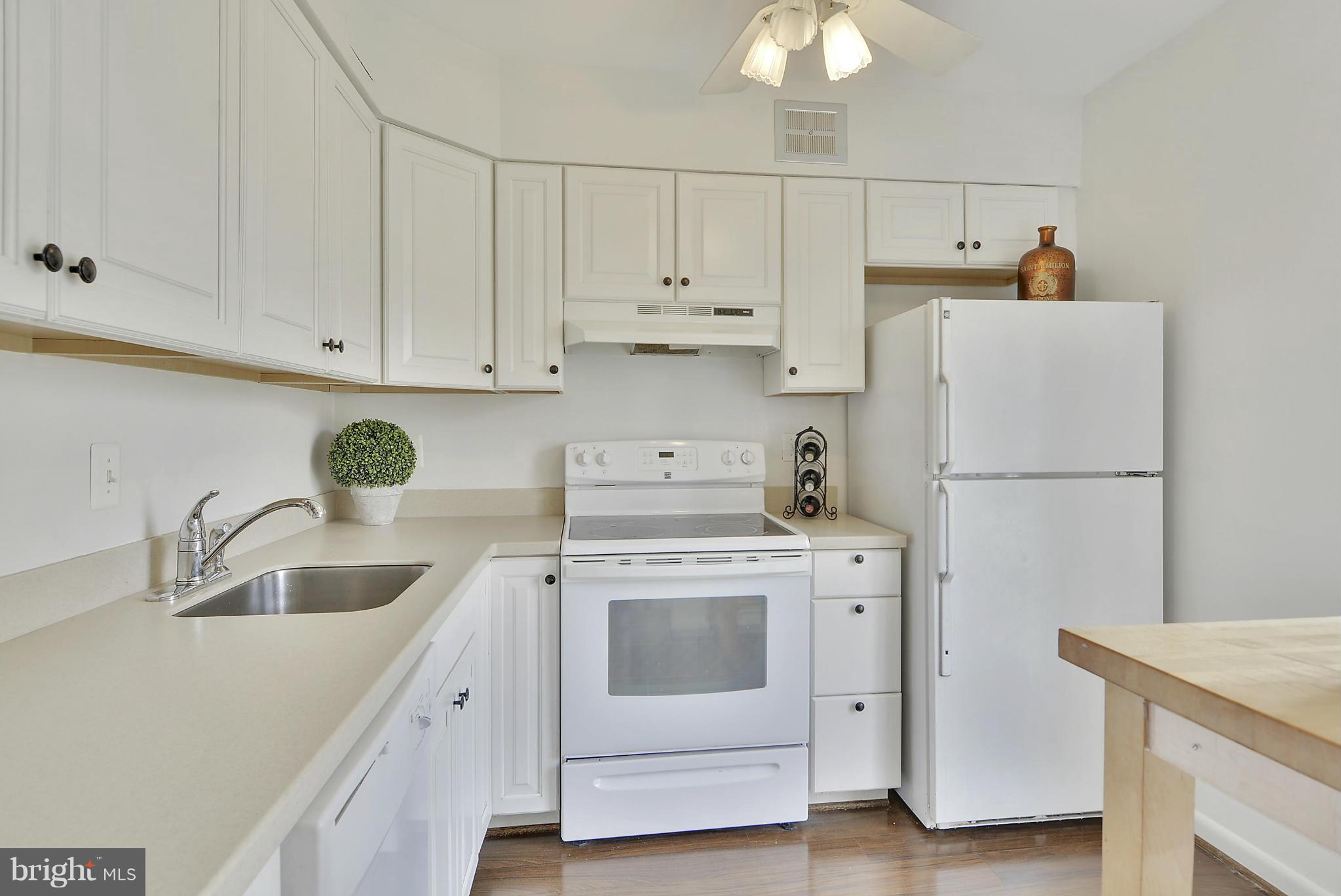 17811 Buehler Road, Unit 2D3 Olney, MD 20832 - Photo 7 of 22 Kitchen