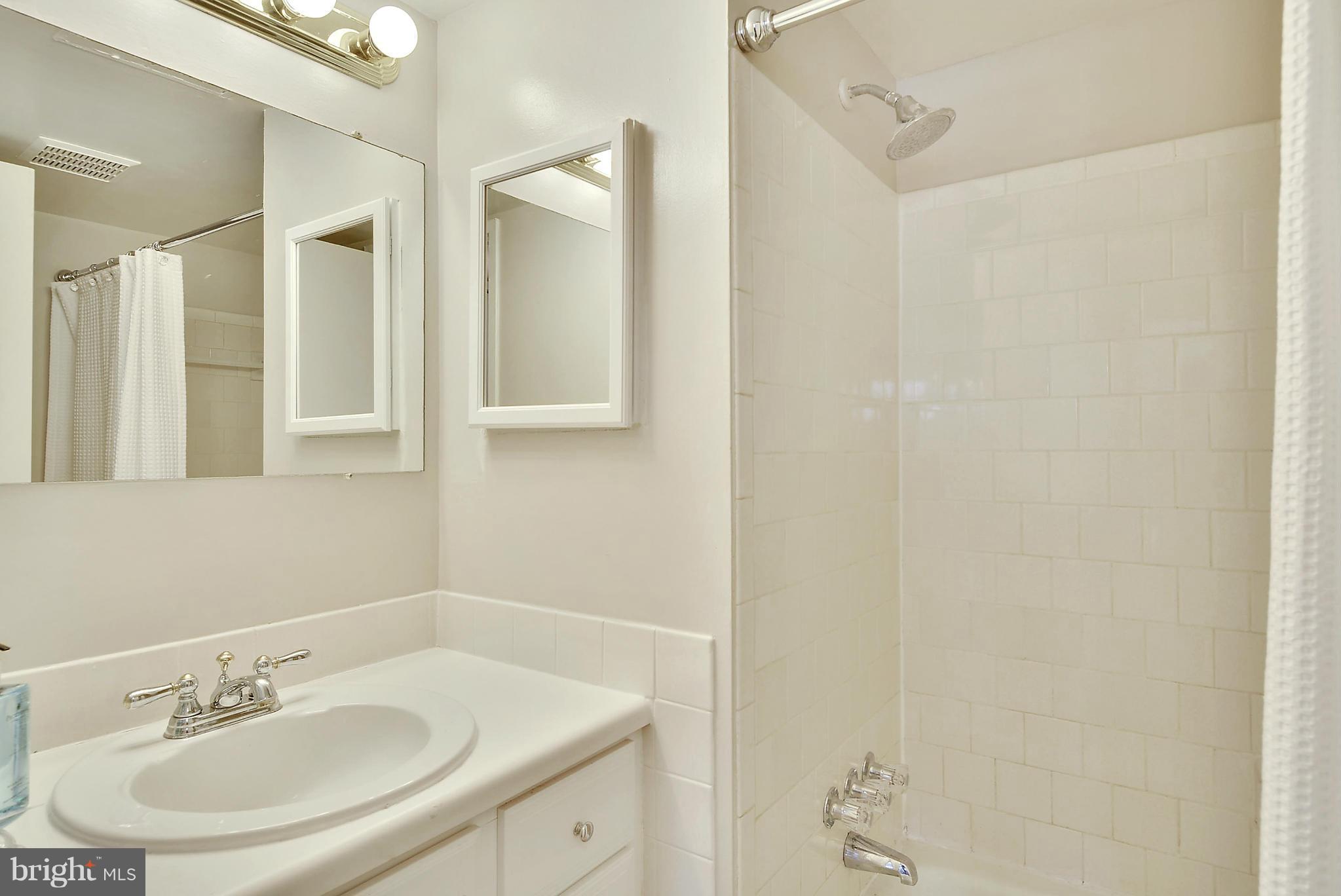 17811 Buehler Road, Unit 2D3 Olney, MD 20832 - Photo 8 of 22 Bath