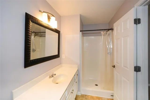 $305,000 | 1749 Oakbrook Lane Northwest, Kennesaw, GA 30152