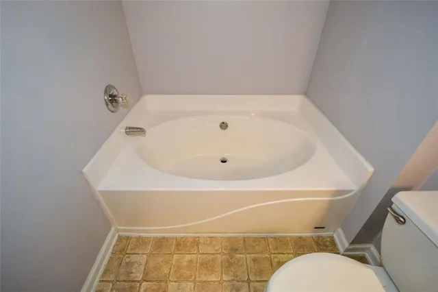 $305,000 | 1749 Oakbrook Lane Northwest, Kennesaw, GA 30152