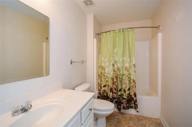 $305,000 | 1749 Oakbrook Lane Northwest, Kennesaw, GA 30152