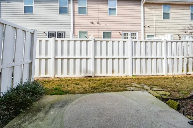 $305,000 | 1749 Oakbrook Lane Northwest, Kennesaw, GA 30152