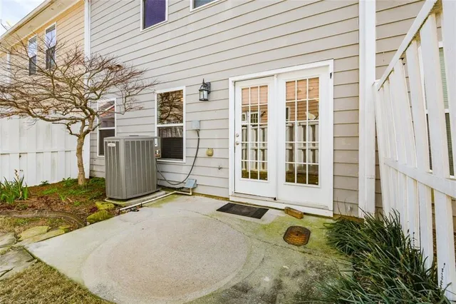 $305,000 | 1749 Oakbrook Lane Northwest, Kennesaw, GA 30152