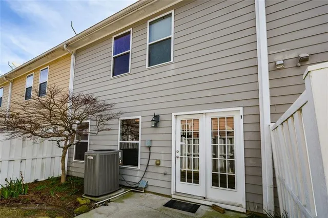 $305,000 | 1749 Oakbrook Lane Northwest, Kennesaw, GA 30152