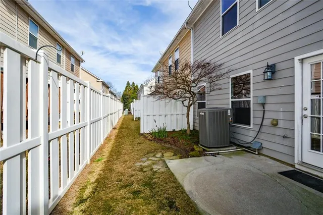 $305,000 | 1749 Oakbrook Lane Northwest, Kennesaw, GA 30152