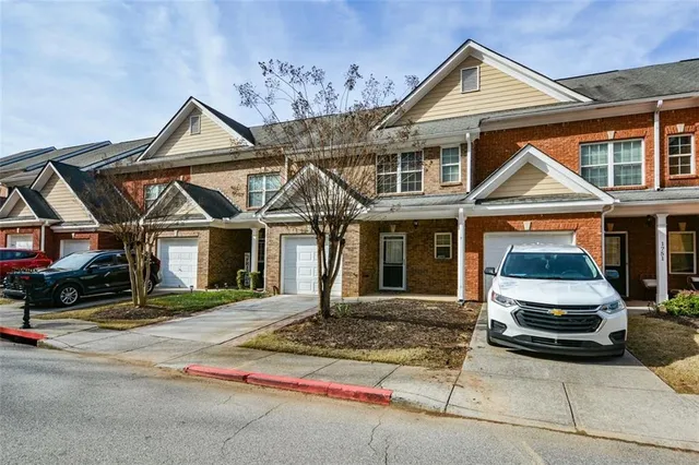 $305,000 | 1749 Oakbrook Lane Northwest, Kennesaw, GA 30152