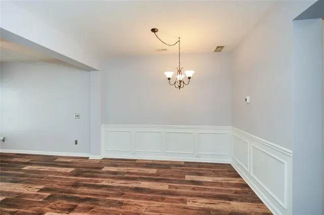 $305,000 | 1749 Oakbrook Lane Northwest, Kennesaw, GA 30152