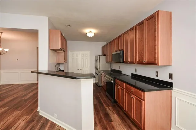 $305,000 | 1749 Oakbrook Lane Northwest, Kennesaw, GA 30152