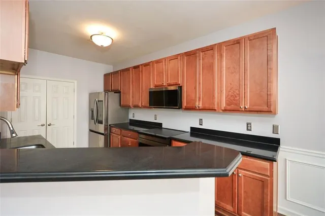 $305,000 | 1749 Oakbrook Lane Northwest, Kennesaw, GA 30152