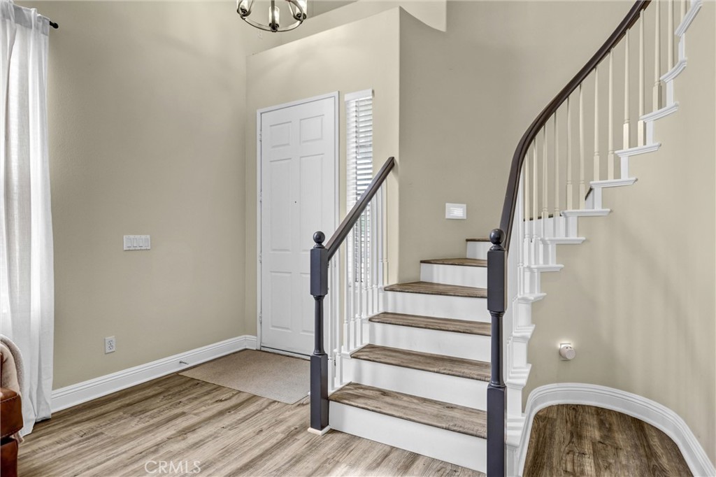 20001 Franks Way Saugus, CA 91350 - Photo 7 of 56