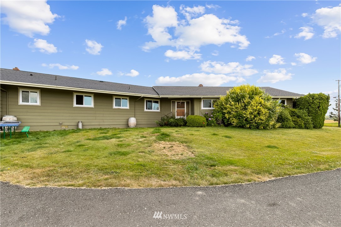 368 West Smith Road Bellingham, WA 98226 - Photo 1 of 24 a front view of a house with a garden
