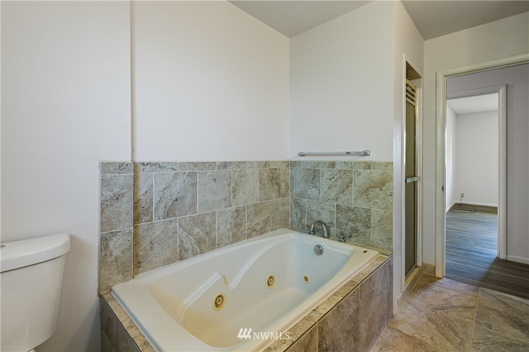 368 West Smith Road Bellingham, WA 98226 - Photo 7 of 24 a bathroom with a tub and sink