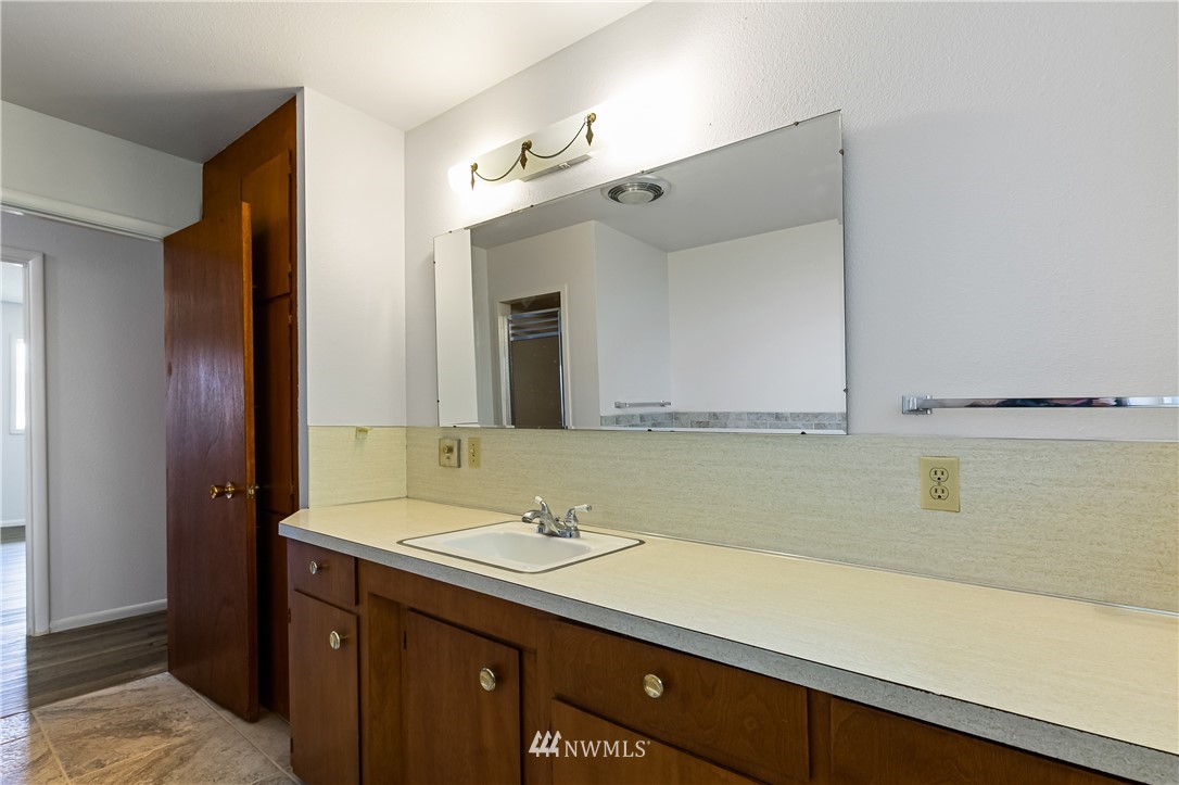 368 West Smith Road Bellingham, WA 98226 - Photo 8 of 24 a bathroom with a sink and a mirror