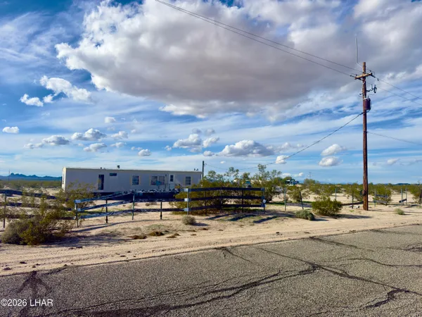 $140,000 | 32012 Avenue 41 East, Bouse, AZ 85325