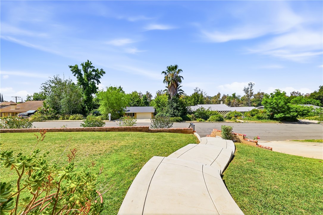 6691 Orangewood Road Highland, CA 92346 - Photo 5 of 71