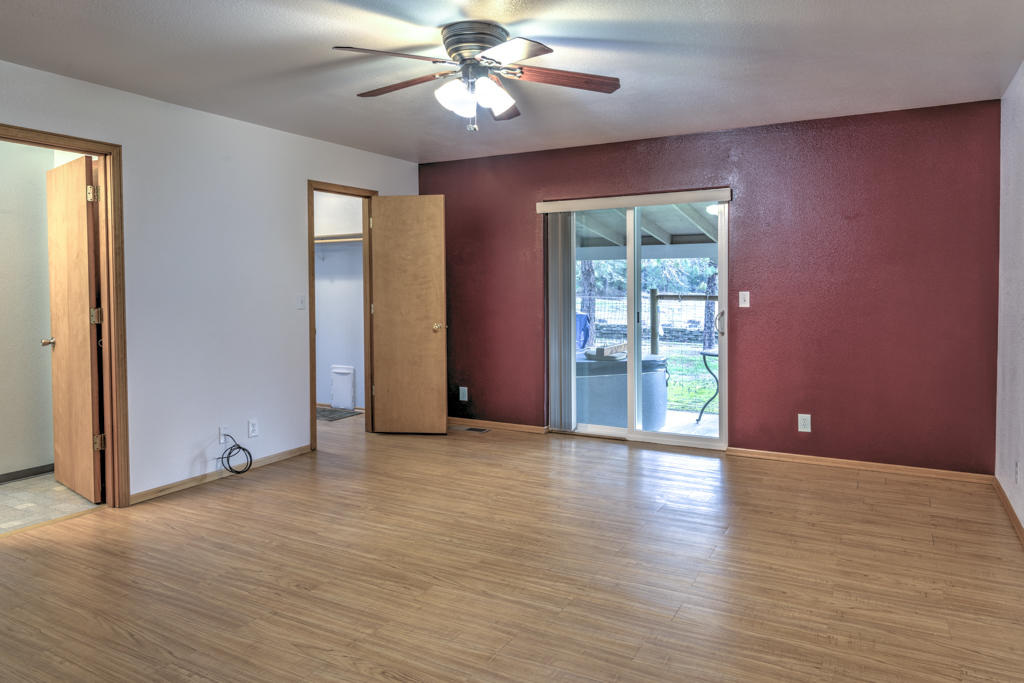 2749 Robertson Bridge Road Grants Pass, OR 97526 - Photo 39 of 59 2749RobertsonBr-40