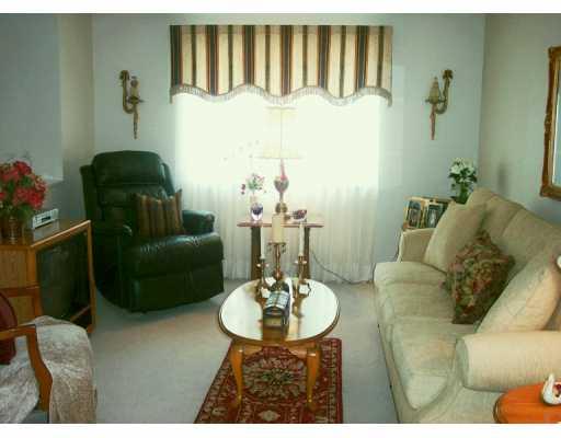 2111 Hulton Road Plum, PA 15147 - Photo 4 of 8 Living Room.