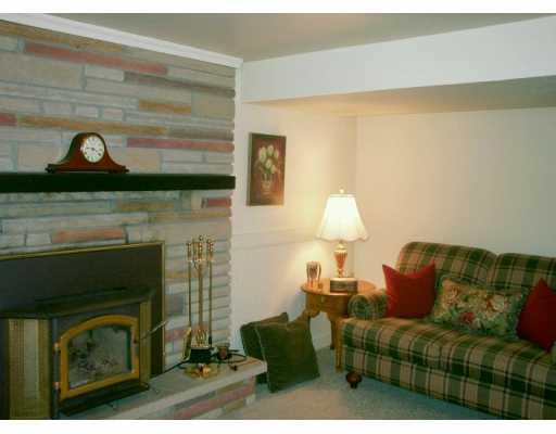 2111 Hulton Road Plum, PA 15147 - Photo 7 of 8 Den/Family/Great Room.
