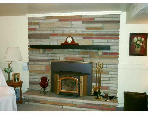 2111 Hulton Road Plum, PA 15147 - Photo 8 of 8 Den/Family/Great Room.