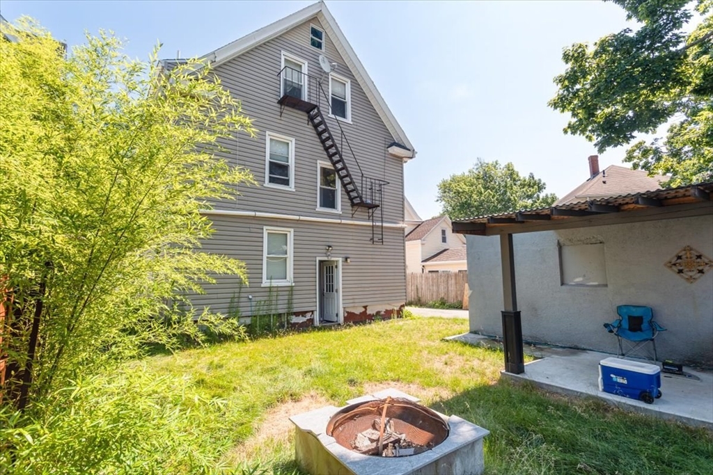 39 Myrtle Street Pawtucket, RI 02860 - Photo 4 of 42